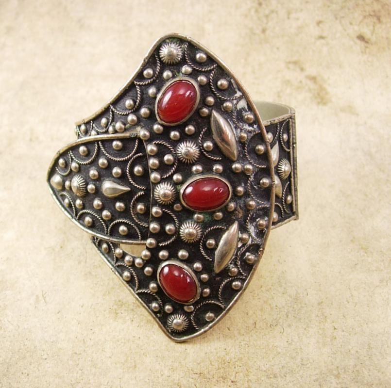 Antique buckle Bracelet etruscan carnelian jewels hinged hand wrought