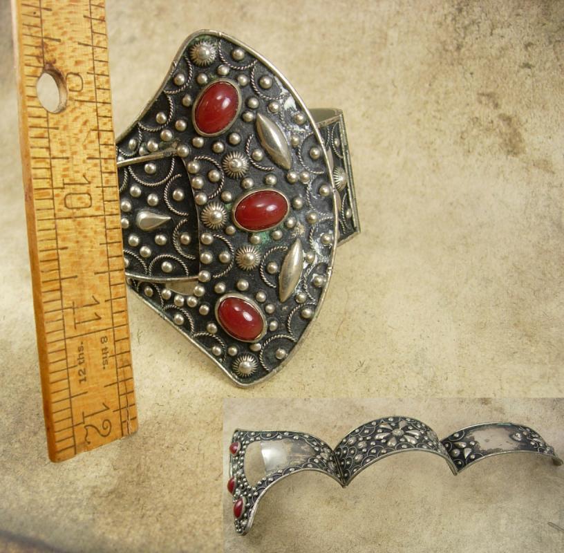 Antique buckle Bracelet etruscan carnelian jewels hinged hand wrought