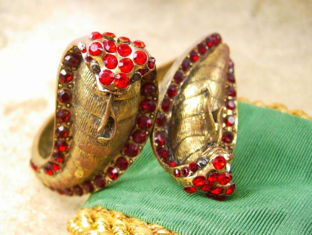 Vintage cleopatra Rhinestone snake bracelet brass Clamper serpent head