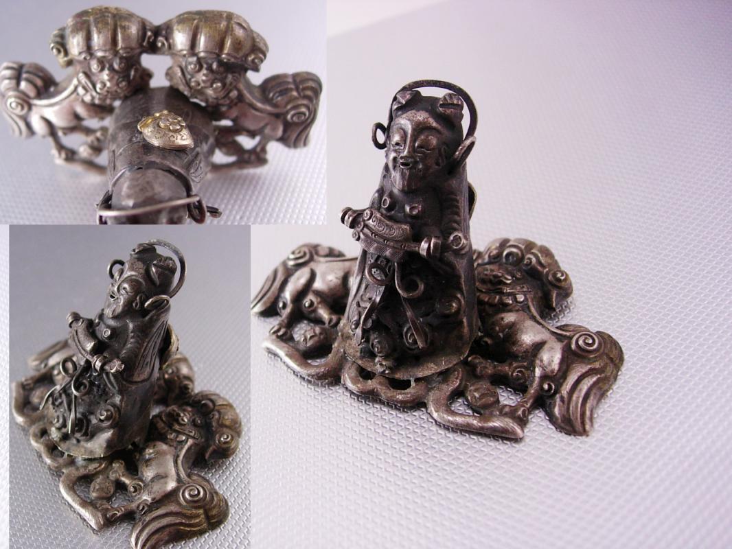 Antique Guan Yu Chinese Shrine 18th century foo dog alter statue