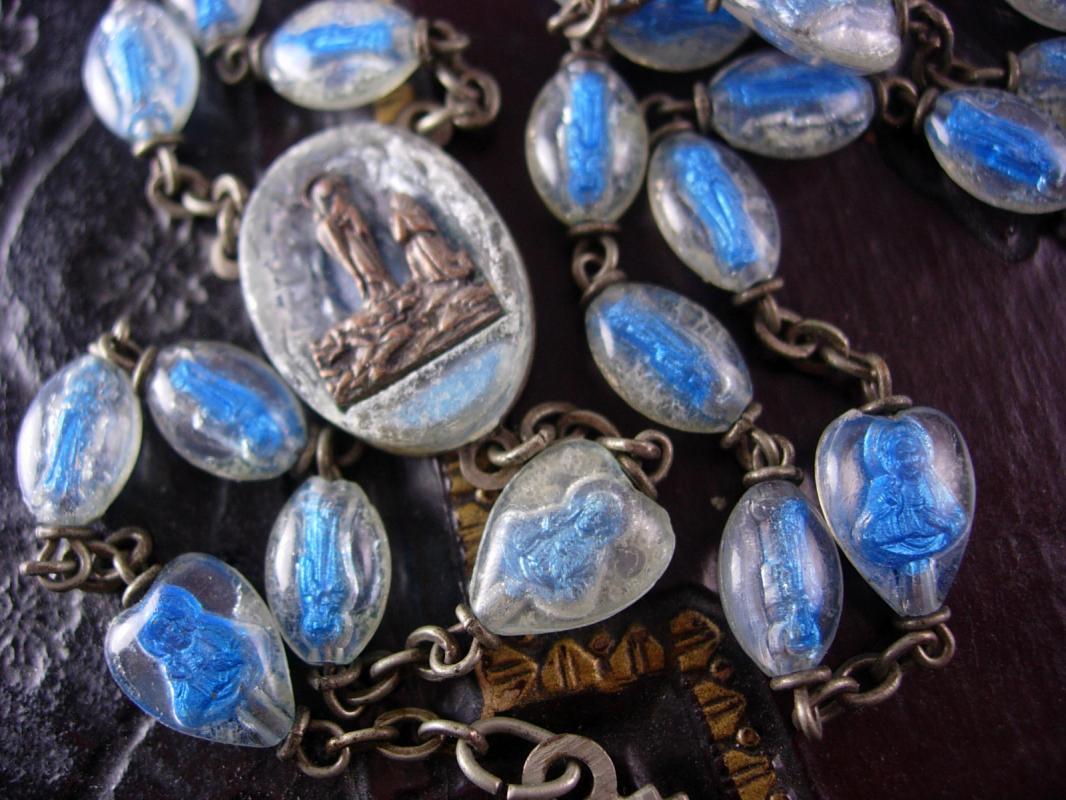 RARE Lourdes Holy Water Rosary with tiny statues in each bead Sacred Heart