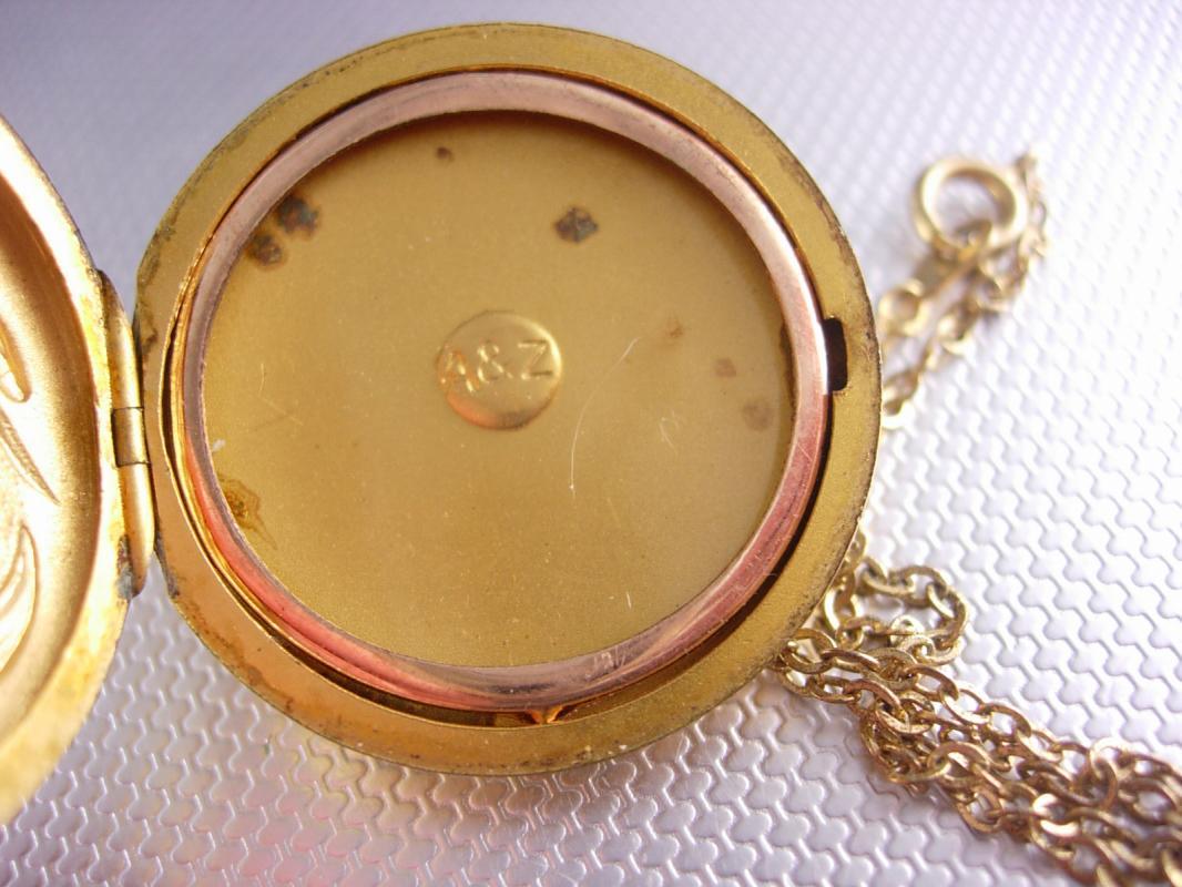 Antique 9kt GOld Nouveau MEMORIAL Locket
