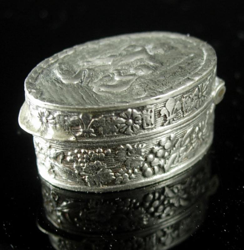 Antique Miniature box Silver CHERUB Italy patch Snuff box Italian renaissance Angels wedding ring holder case