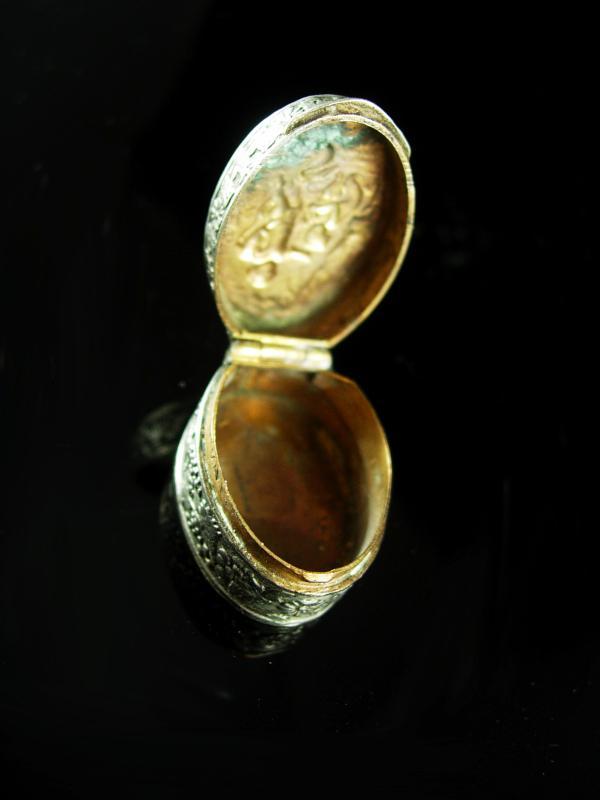 Antique Miniature box Silver CHERUB Italy patch Snuff box Italian renaissance Angels wedding ring holder case