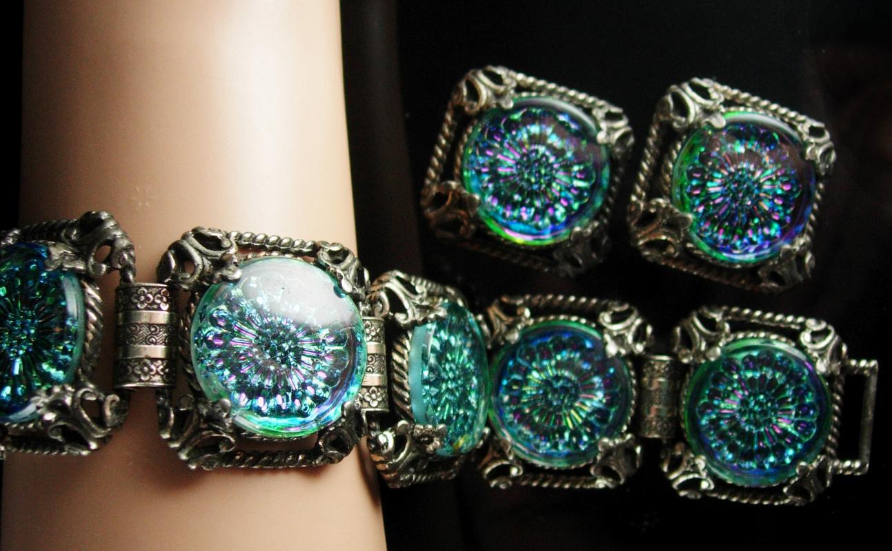 Bookchain Bracelet Stunning stone Vintage Glass Bracelet clip on earrings molded irridescent blue demi PARURE huge 8