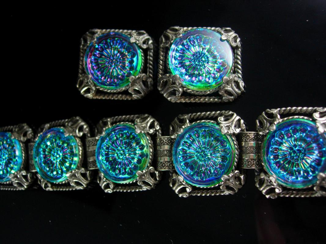 Bookchain Bracelet Stunning stone Vintage Glass Bracelet clip on earrings molded irridescent blue demi PARURE huge 8