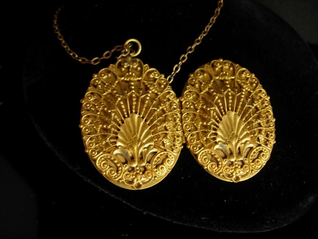 Antique Locket Victorian locket fancy Filigree large keepsake necklace Vintage photos children shell locket