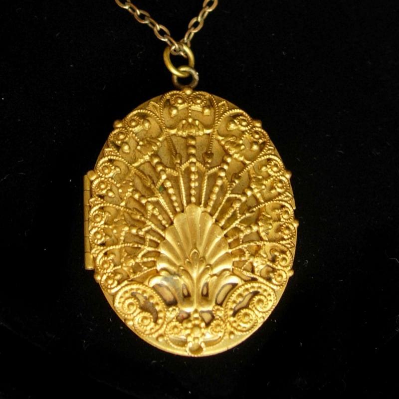 Antique Locket Victorian locket fancy Filigree large keepsake necklace Vintage photos children shell locket
