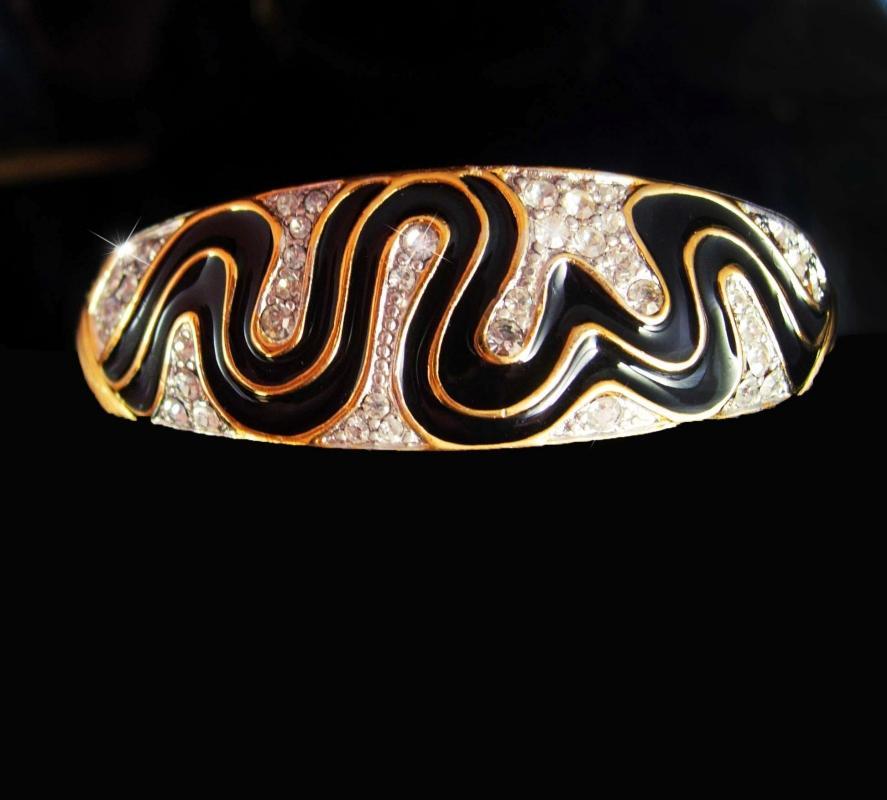 Cleopatra's delight Snake Bracelet Trifari bangle Enamel & Rhinestone hinged serpent vintage gold bracelet Egyptian Queen