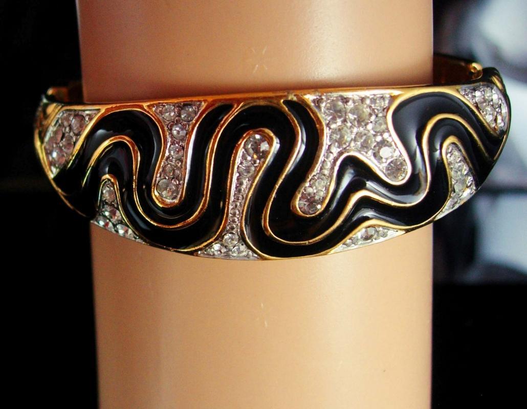 Cleopatra's delight Snake Bracelet Trifari bangle Enamel & Rhinestone hinged serpent vintage gold bracelet Egyptian Queen