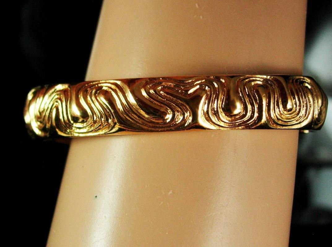Cleopatra's delight Snake Bracelet Trifari bangle Enamel & Rhinestone hinged serpent vintage gold bracelet Egyptian Queen