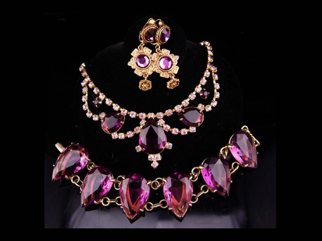Vintage Purple statement bracelet / glass rhinestone necklace / amethyst color clip on earrings / gold demi parure / bib necklace