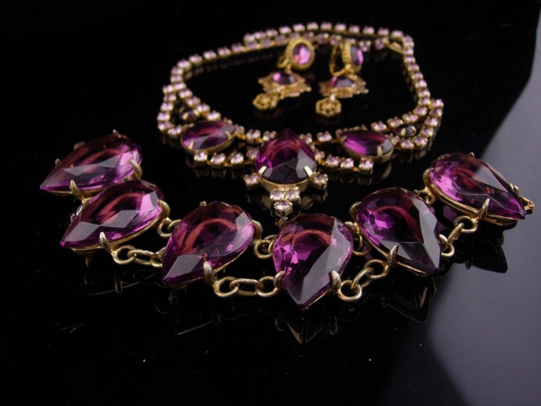 Vintage Purple statement bracelet / glass rhinestone necklace / amethyst color clip on earrings / gold demi parure / bib necklace