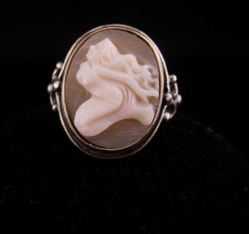 Mermaid ring / sterling cameo / Romantic carved Mermaid / Goddess ring / vintage sterling jewelry / estate jewelry / enif sterling / size 6