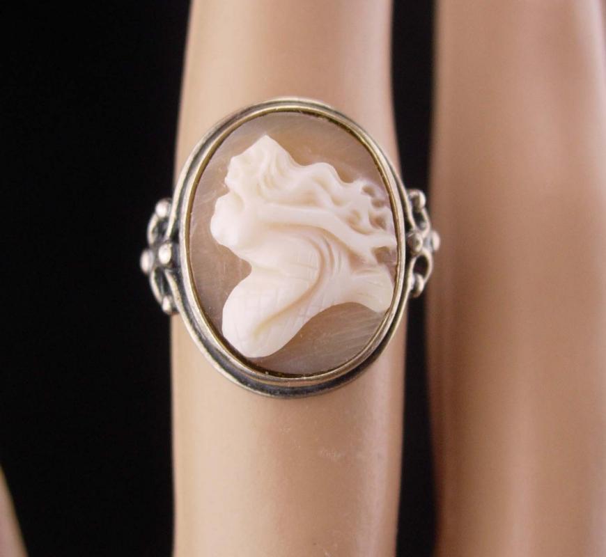 Mermaid ring / sterling cameo / Romantic carved Mermaid / Goddess ring / vintage sterling jewelry / estate jewelry / enif sterling / size 6