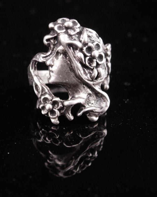 Vintage Art nouveau ring / silver Mucha head / sterling Goddess ring / Bohemian Nymph / size 6 1/4 / figural jewelry