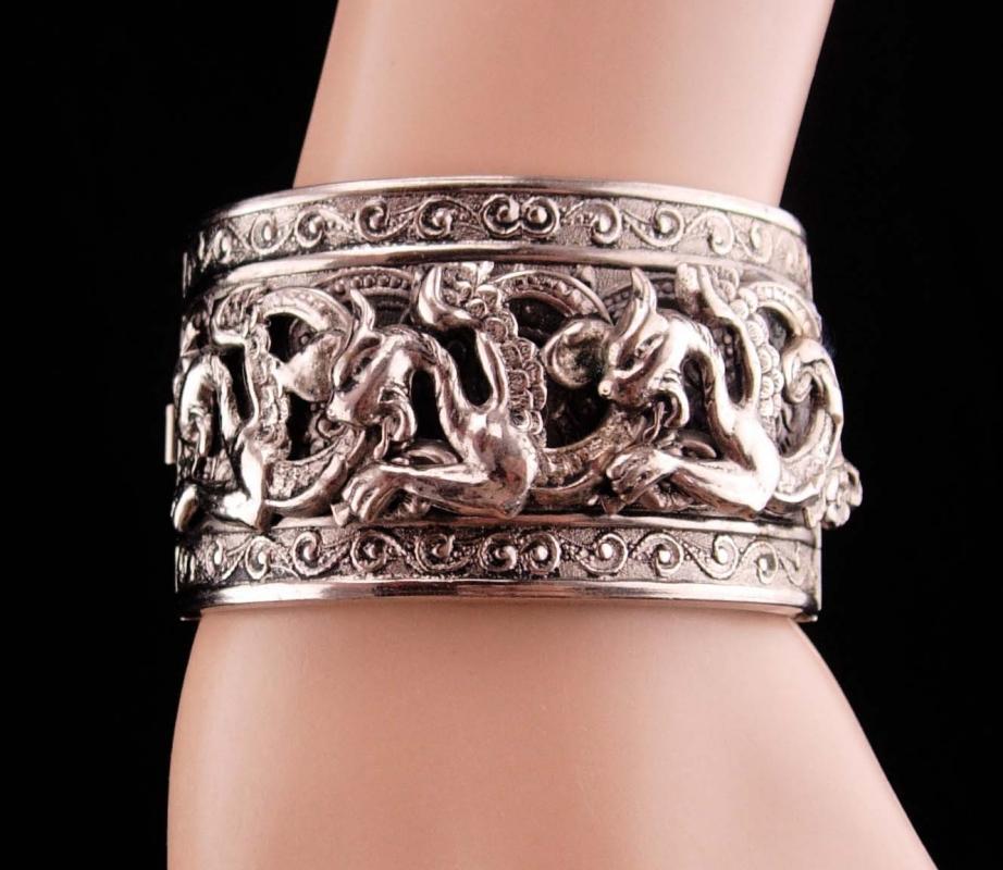 HUGE Bracelet / Dragon cuff / Vintage medieval winged Dragon / silver tone Bangle / Mythical creature Gothic renaissance revival