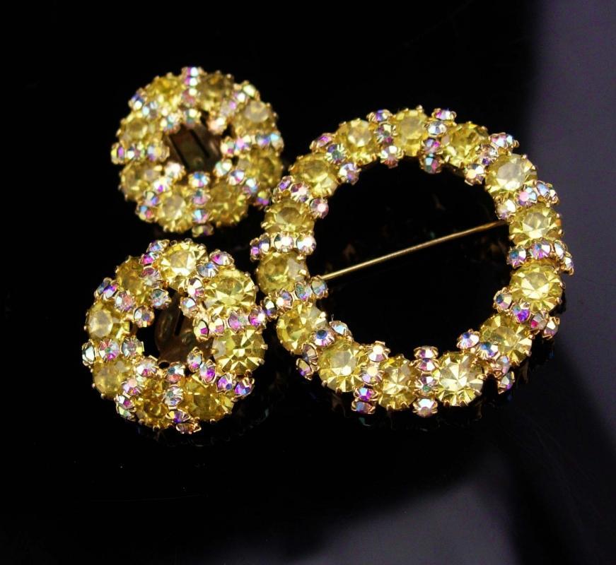 Vintage Weiss Brooch & Earrings / Stunning yellow rhinestones / aurora borealis / signed Weiss Brooch / clip on earrings /estate jewelry