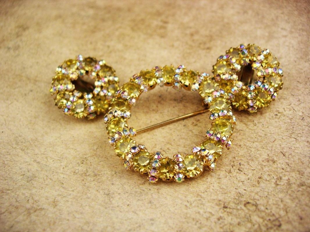 Vintage Weiss Brooch & Earrings / Stunning yellow rhinestones / aurora borealis / signed Weiss Brooch / clip on earrings /estate jewelry