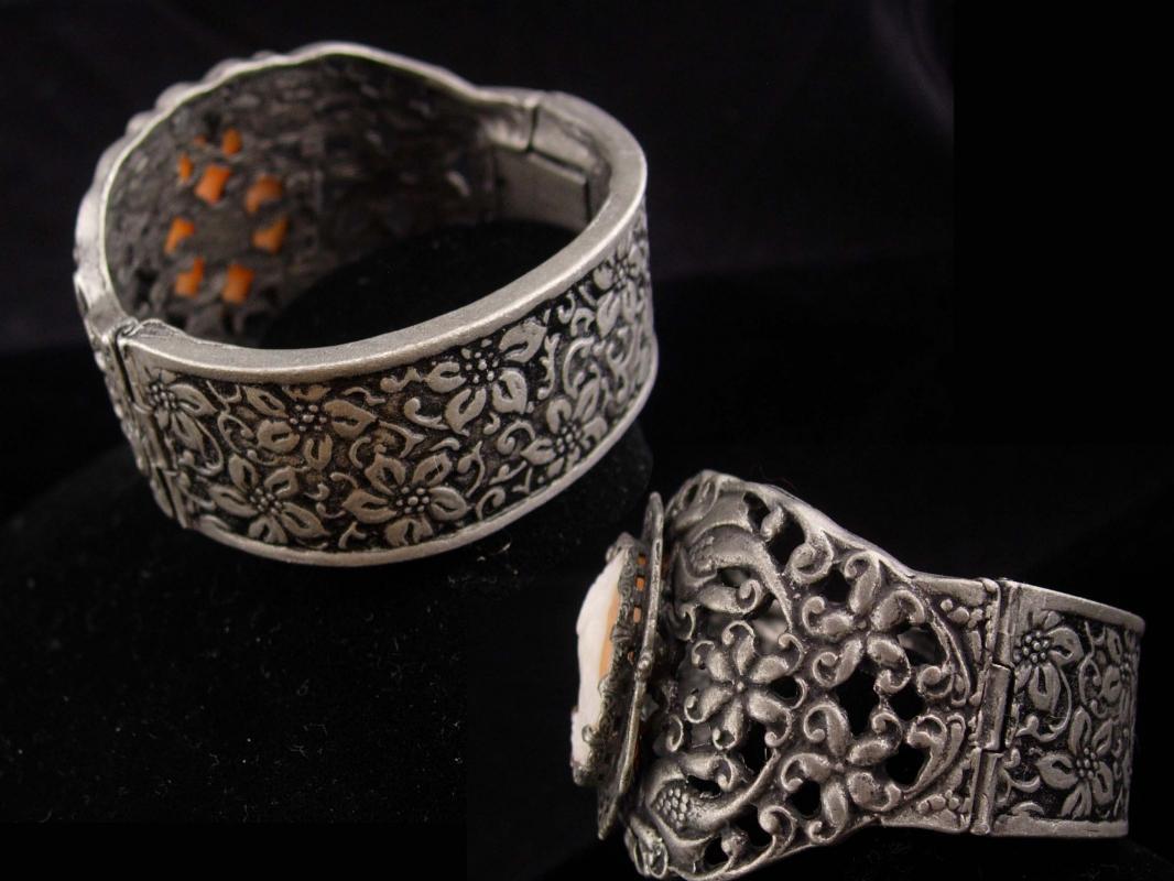 Antique Cameo Bracelet / genuine cameo / 2