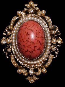 Big Edwardian seed Pearl cabachon brooch