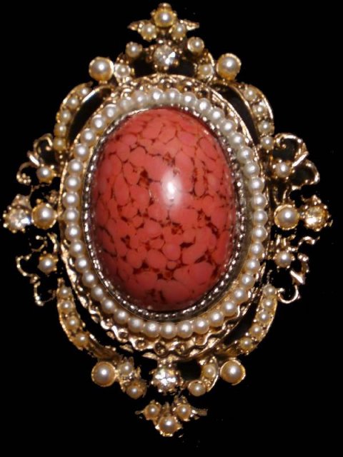 Big Edwardian seed Pearl cabachon brooch