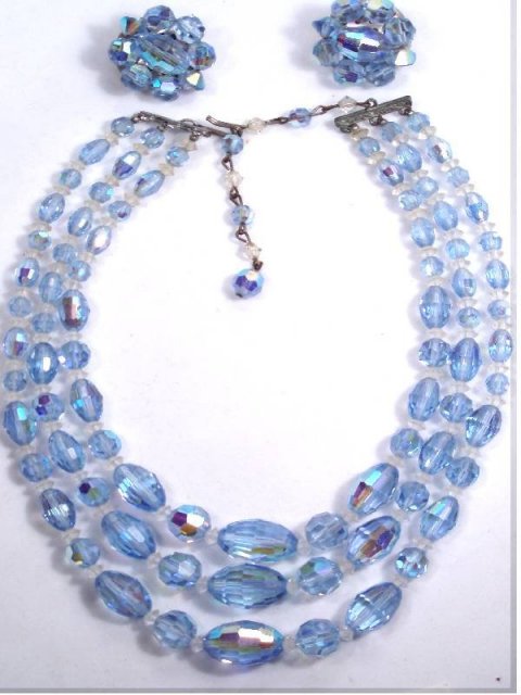 Vintage BLUE BIG GLASS NEcklace ER faceted