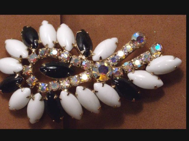 40s Flamboyant JULIANA GLASS Rhinestone BROOCH