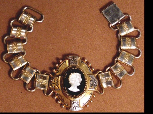 Victorian BOOKCHAIN WIDE Cameo Bracelet