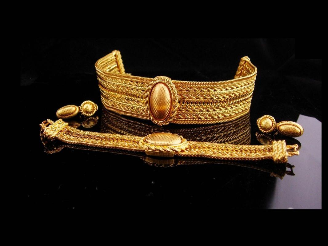 RARE Monet parure / Victorian choker / vintage statement Necklace / Egyptian gold mesh bracelet / clip on earrings / Collar and Bracelet