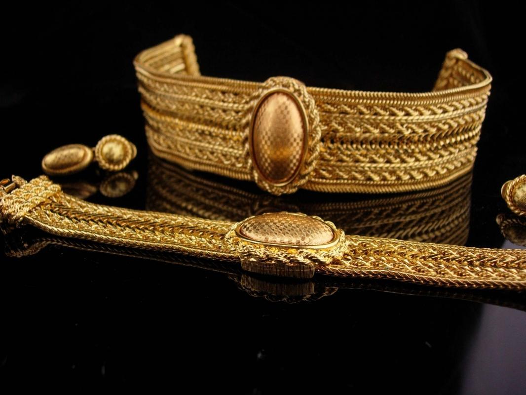RARE Monet parure / Victorian choker / vintage statement Necklace / Egyptian gold mesh bracelet / clip on earrings / Collar and Bracelet