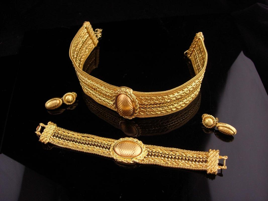 RARE Monet parure / Victorian choker / vintage statement Necklace / Egyptian gold mesh bracelet / clip on earrings / Collar and Bracelet