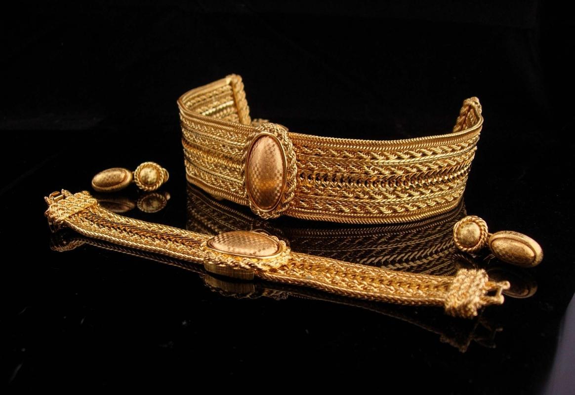 RARE Monet parure / Victorian choker / vintage statement Necklace / Egyptian gold mesh bracelet / clip on earrings / Collar and Bracelet