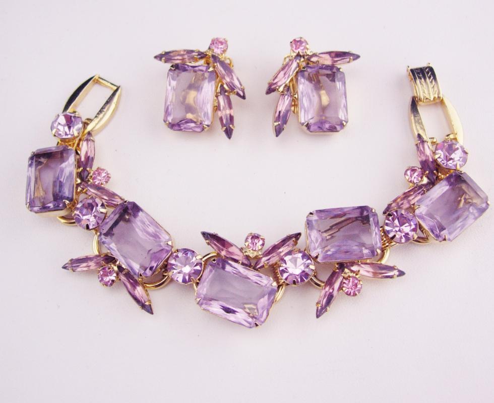 Dripping In purple / Vintage Juliana bracelet / clip on earrings / cluster bracelet set / Amethyst glass / demi parure / estate jewelry