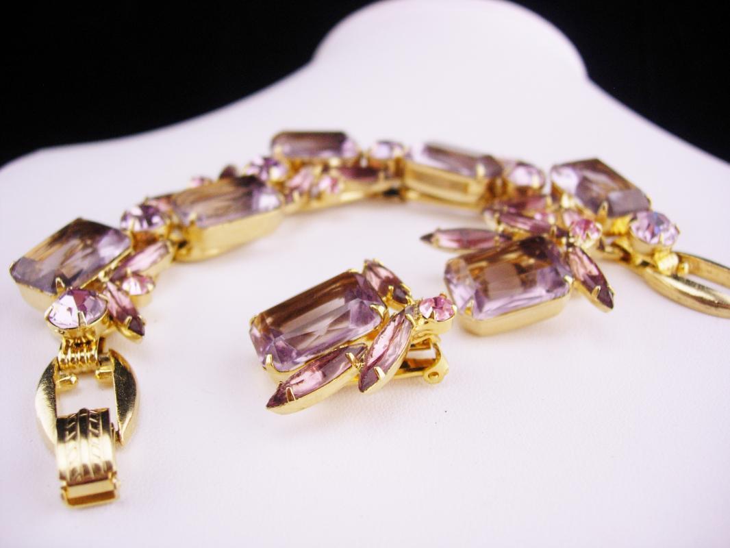 Dripping In purple / Vintage Juliana bracelet / clip on earrings / cluster bracelet set / Amethyst glass / demi parure / estate jewelry