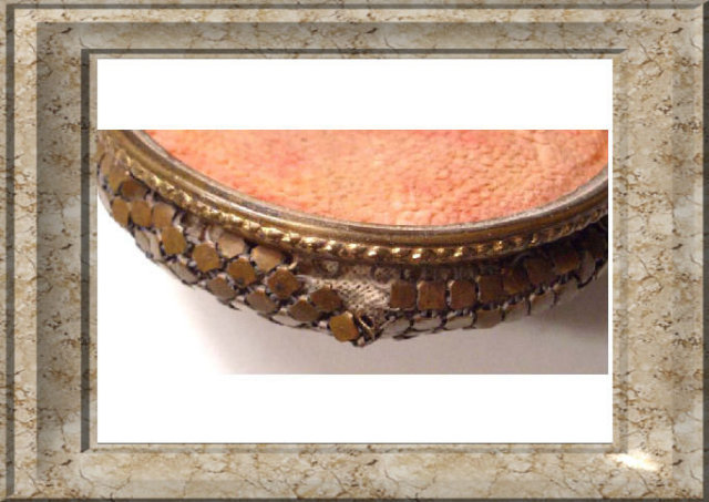DECO Guilloche ENAMEL MEsh compact PURSE