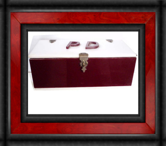 WW11 Vintage LUCITE Nurse Purse BOX history