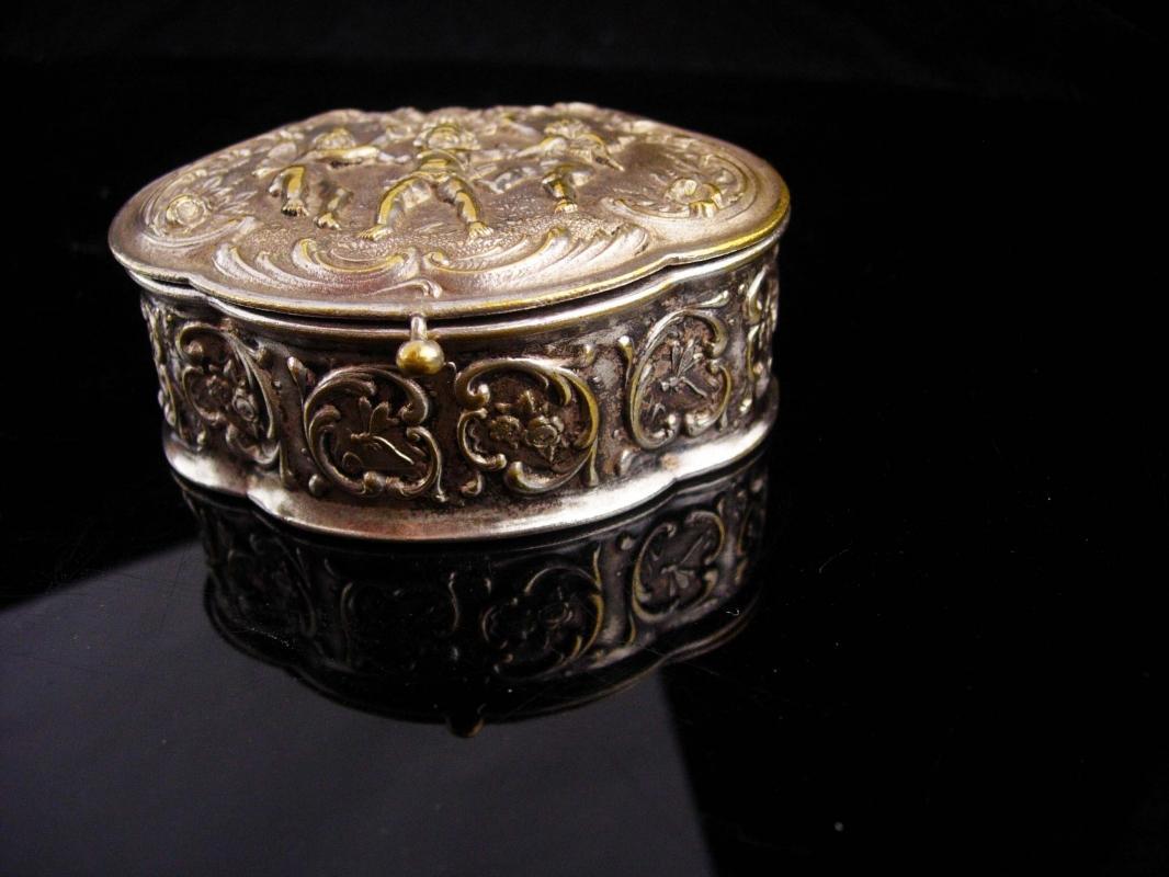 Antique Miniature box / Victorian Silver CHERUB / putti trinket box / Snuff box / Italian renaissance / Angels wedding ring holder case