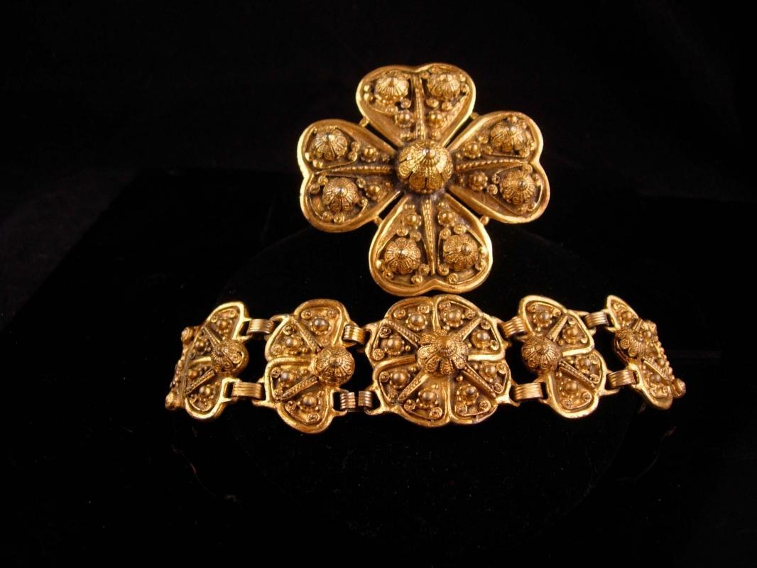 HUGE ornate ETRUSCAN set / Egyptian REvival bracelet / heavy GILT brooch / demi Parure / gold plate Bracelet BRooch / Signed etrusceana