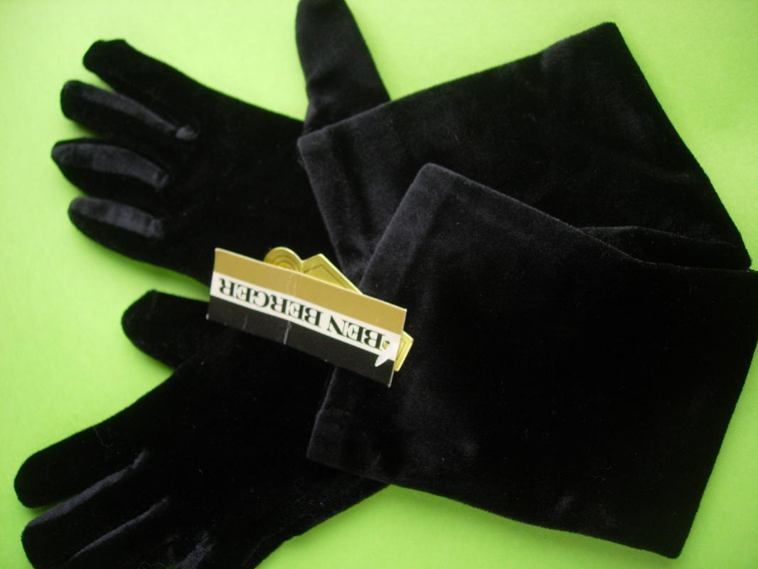 Vintage long velvet gloves - Ben Berger - original tags - 16