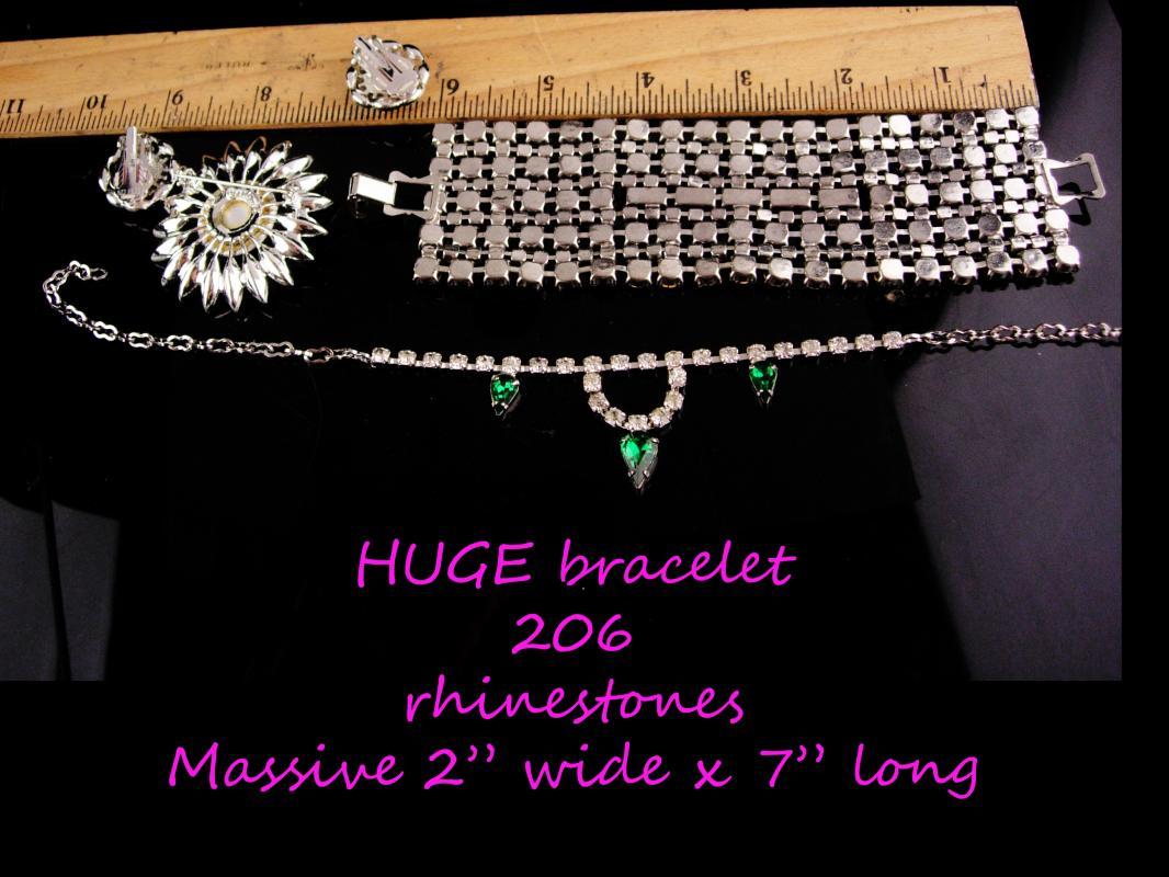 Vintage Dramatic parure - HUGE bracelet - 206 GREEN rhinestones bracelet - starburst brooch - clip on earrings - Rhinestone drop necklace