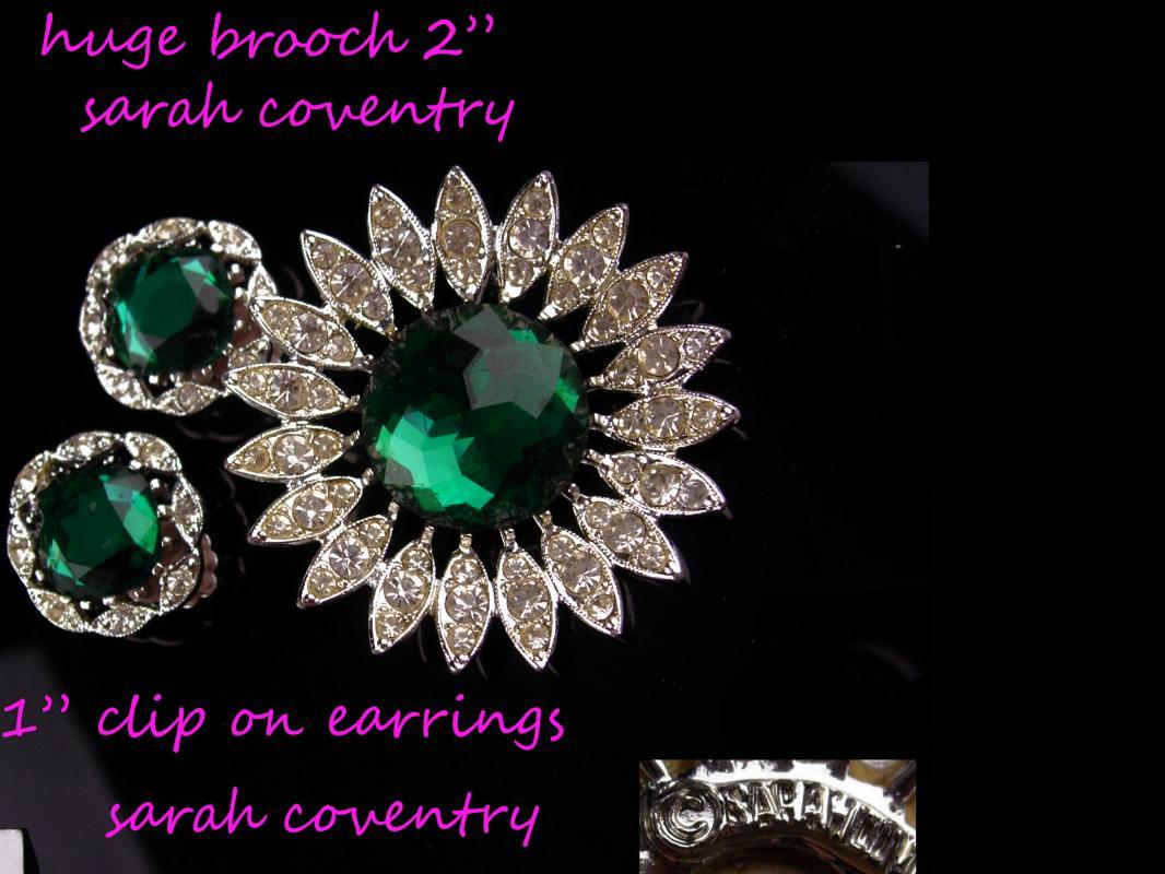 Vintage Dramatic parure - HUGE bracelet - 206 GREEN rhinestones bracelet - starburst brooch - clip on earrings - Rhinestone drop necklace