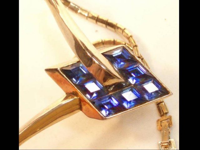 Fabulous SIGNED Trifari snake jewel necklacee