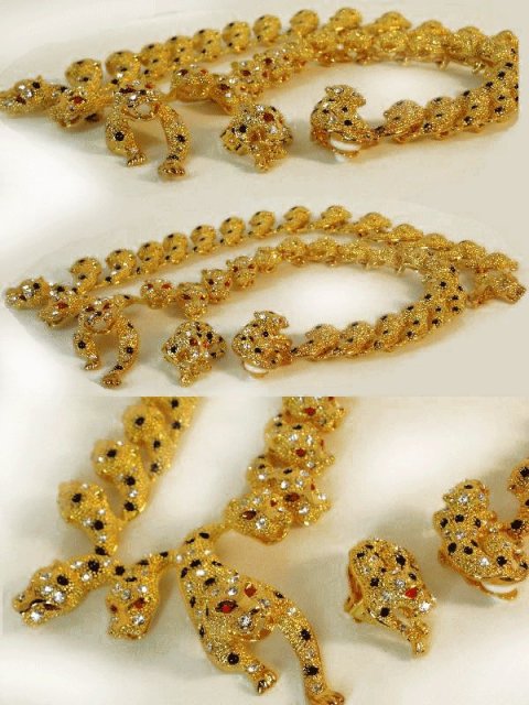 Dazzling 565 Rhinestone Figural Lion necklace