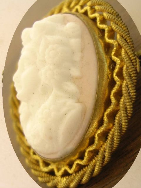VIntage Pink Czech Cameo Set in gilt brooch