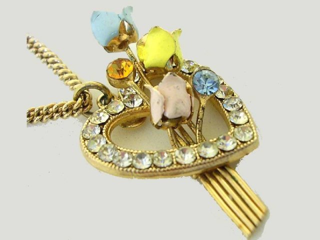 Vintage enamel sweetheart heart necklace