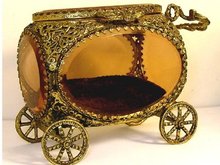 Antique Amber glass Queen's CARRIAGE casket