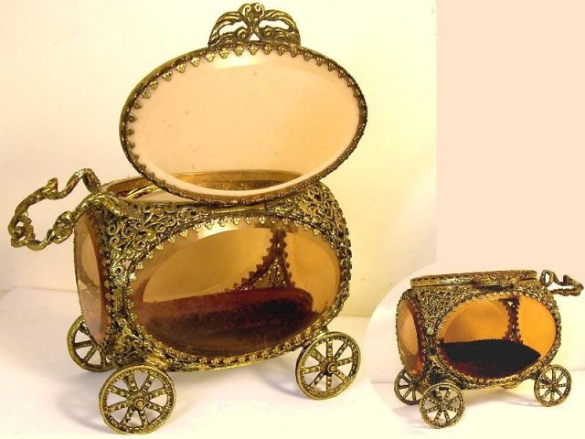 Antique Amber glass Queen's CARRIAGE casket