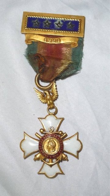 14K GOLD SPANISH AMERICAN WAR ENAMEL MEDAL The Recipient was F.B. Hart