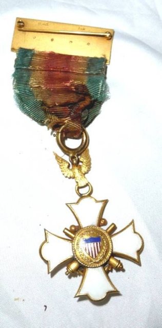 14K GOLD SPANISH AMERICAN WAR ENAMEL MEDAL The Recipient was F.B. Hart